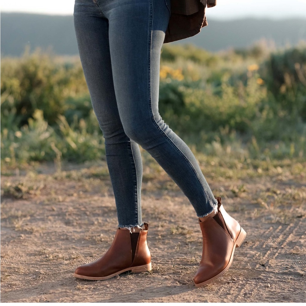 Nisolo Chelsea Boot - Brandy, Size 10